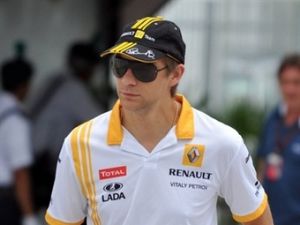 Продлить контракт с Renault F1 Петрову мешала операция